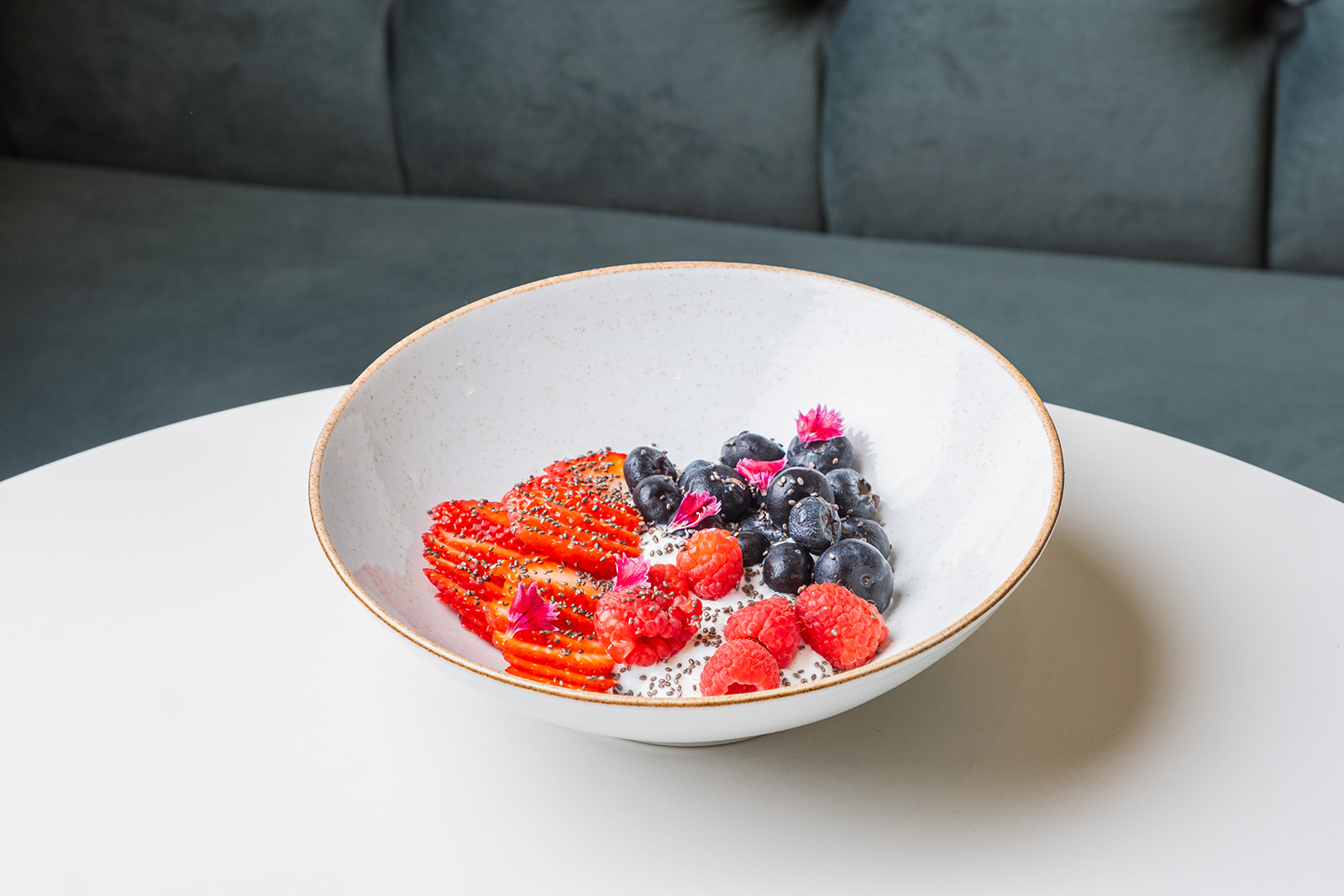Bol de yaourt aux fruits