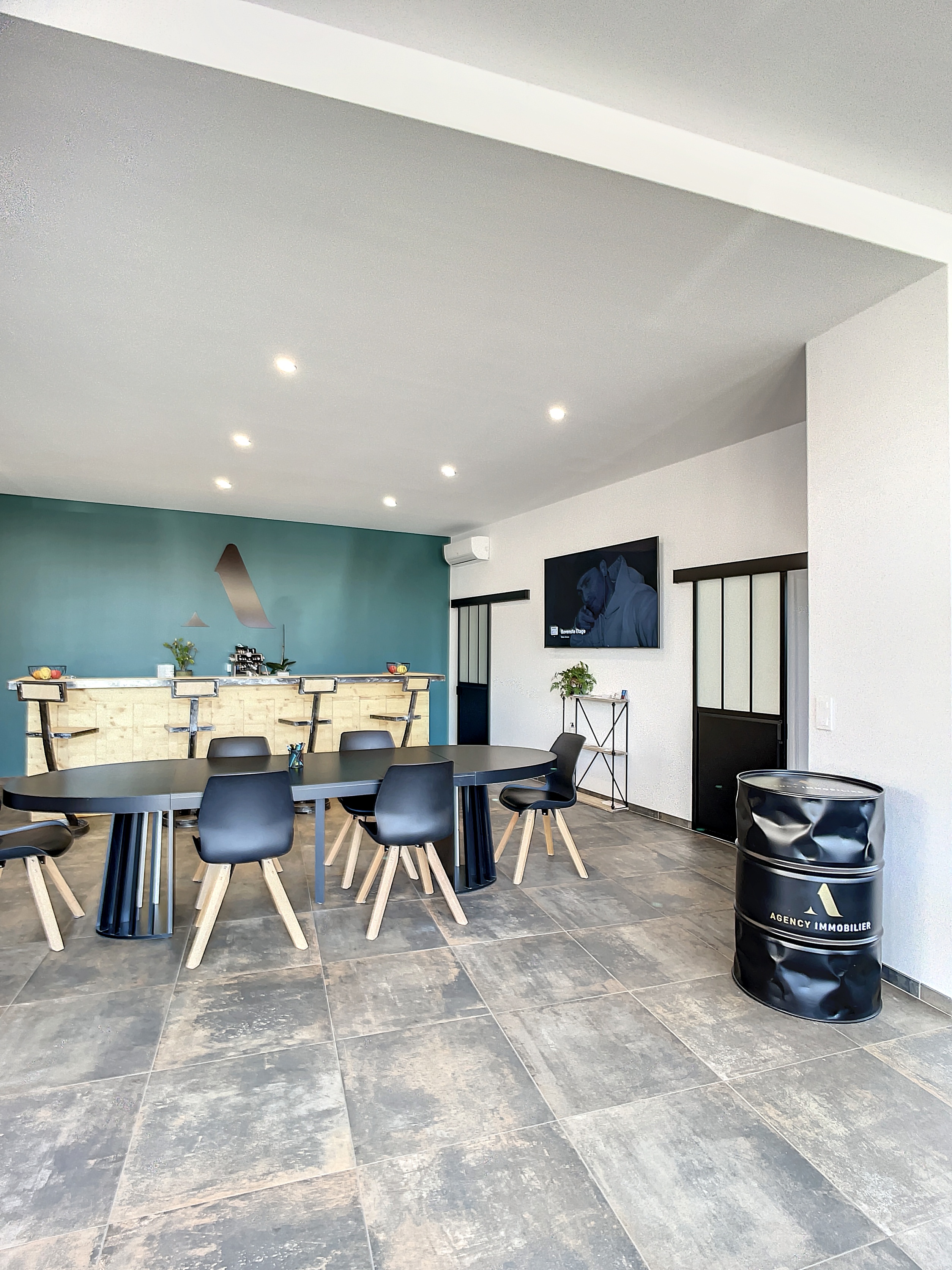 Équipe de AGENCY IMMOBILIER