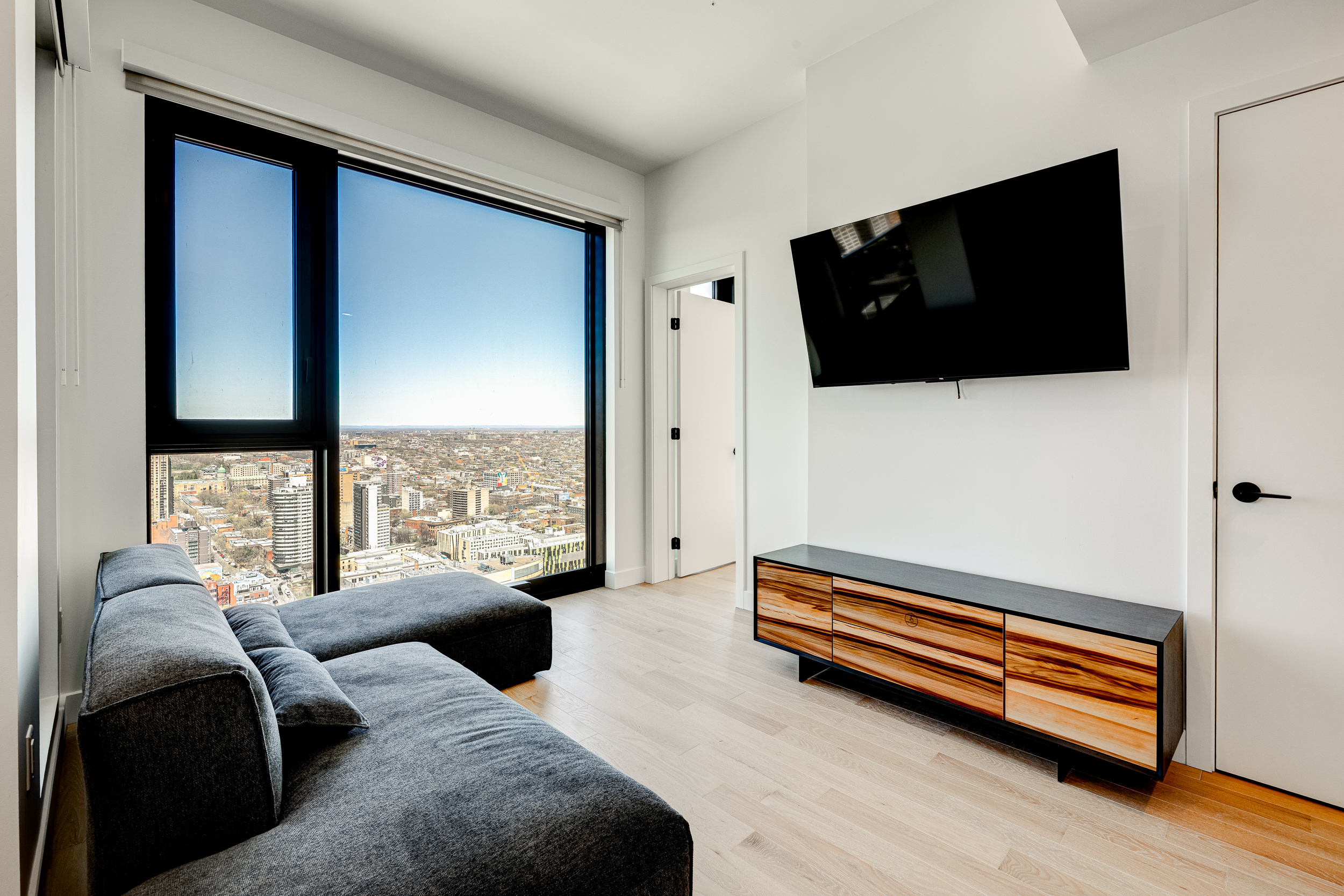 1235 Rue de Bleury, Montréal — photo 2