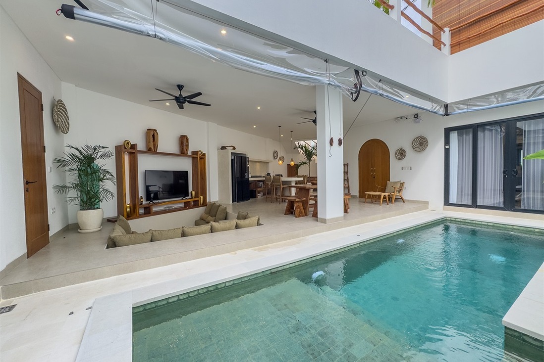 VILLA TROPICALE MODERNE 3 CHAMBRES À TUMBAK BAYUH (VLCGU012A)
