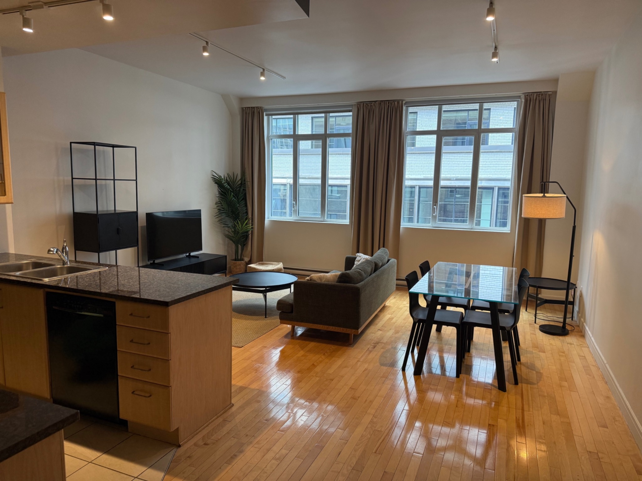 1449 Rue Saint-Alexandre, Montreal — photo 3